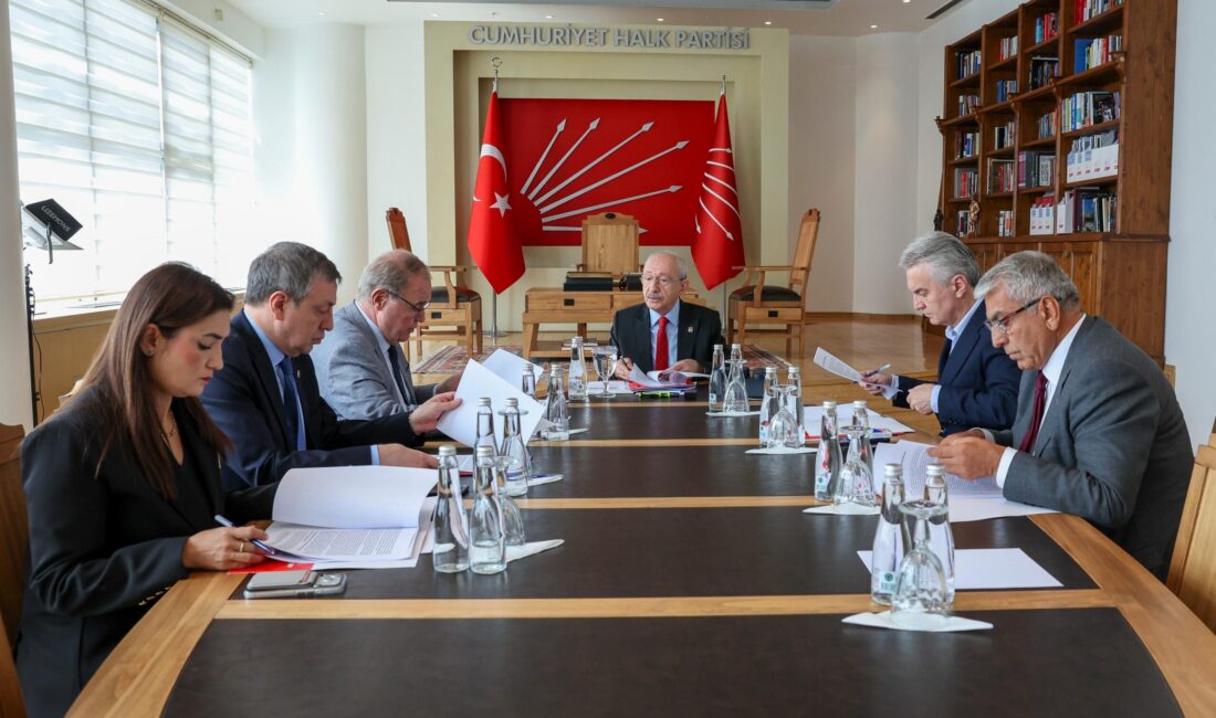 CHP Genel Başkanı Kemal Kılıçdaroğlu, parti genel merkezinde toplanan Ekonomi
