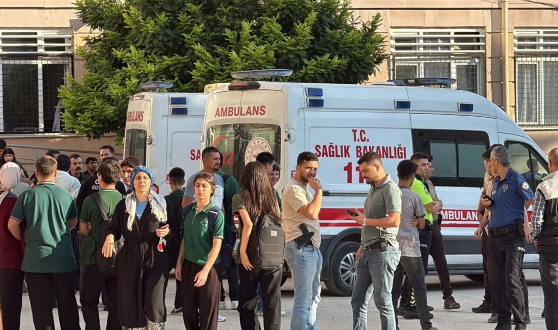 Manisa’nın Turgutlu ilçesinde bir lisenin yakınında öğrencilere yönelik düzenlenen ve