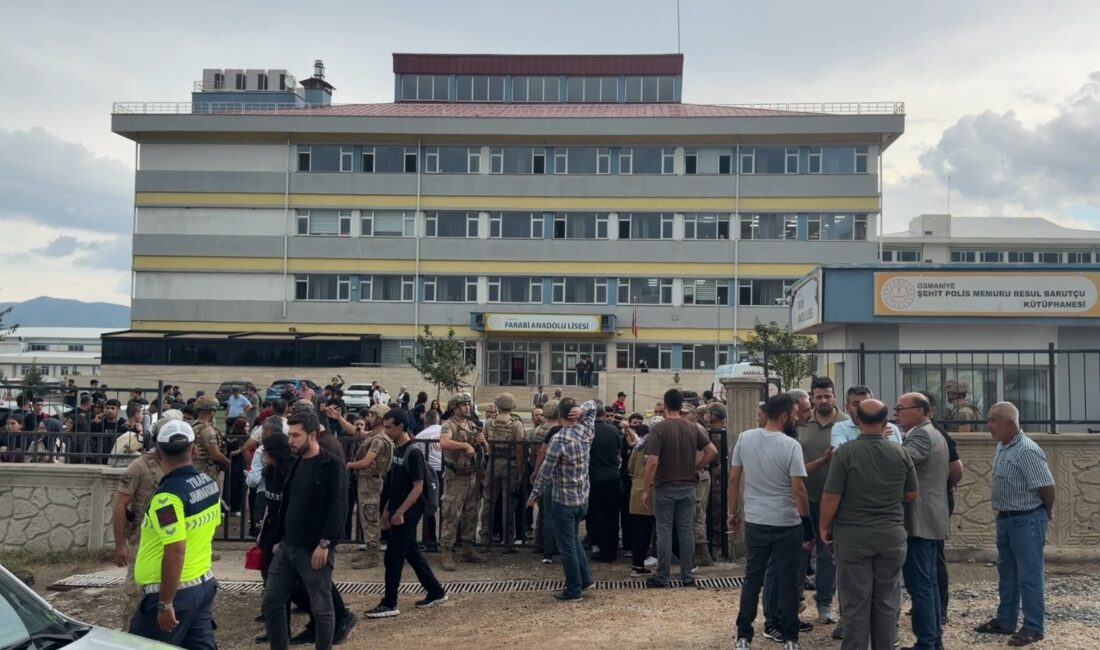 Merkeze bağlı Çardak köyünde yer alan Farabi Anadolu Lisesi bahçesinde