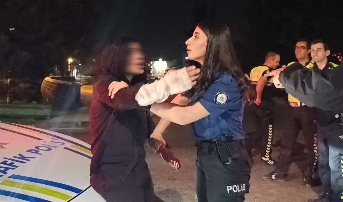 Bursa’nın Osmangazi ilçesinde otomobiliyle ters yönde seyreden Büşra A., kendisini