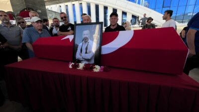 İstanbul Kağıthane’deki ikametinde yaşamını yitiren ünlü oyuncu Serhat Kılıç, dün