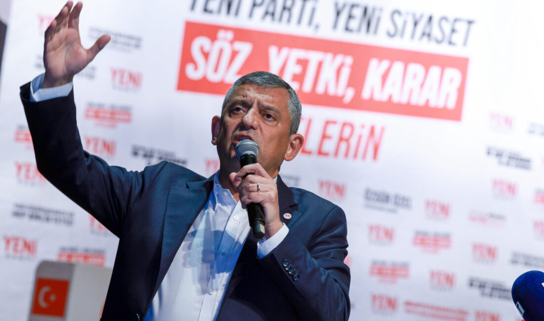 Yeni Parti Genel Başkanı Özgür Özel, partisinin İstanbul Küçükçekmece İlçe