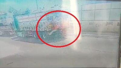 Diyarbakır’ın Bağlar ilçesinde yol kenarında duran tıra arkadan çarpan motosikletli