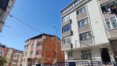 Sultangazi’de kentsel dönüşüm projesi çerçevesinde yürütülen inşaatın temel kazısı esnasında,