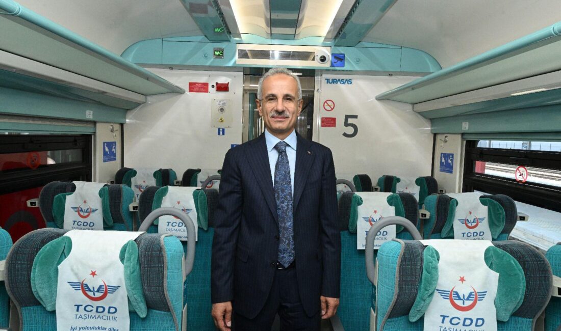 Ulaştırma ve Altyapı Bakanı Abdulkadir Uraloğlu, TCDD Taşımacılık AŞ bünyesinde
