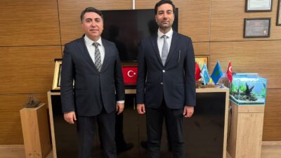 Anadolu Üniversitesi Öğretim Üyesi Türkolog Prof. Dr. Zülfikar Bayraktar, köşe