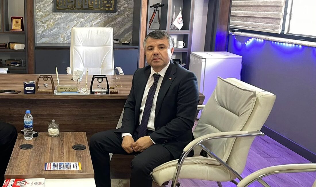 Bazı insanlar görev yaptıkları makamlarla değer kazanır, bazıları ise bulundukları