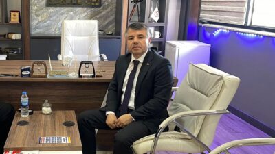 Bazı insanlar görev yaptıkları makamlarla değer kazanır, bazıları ise bulundukları