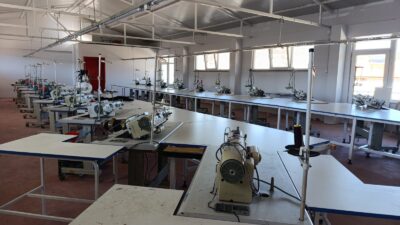 Kütahya’nın Gediz ilçesine bağlı Gökler beldesinde belediyenin yaptırdığı tekstil atölyesinde