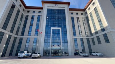 Yalova’da sabah saatlerinde bir polis memuru intihar girişiminde bulundu. Çevredekilerin