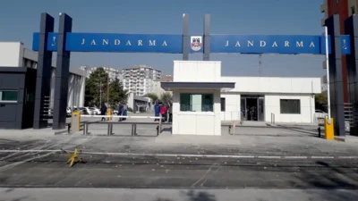 Ankara’da güvenlik güçleri, haklarında çeşitli suçlardan kesinleşmiş yakalama kararı olan