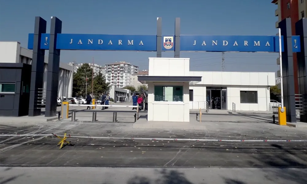 Ankara’da güvenlik güçleri, haklarında çeşitli suçlardan kesinleşmiş yakalama kararı olan