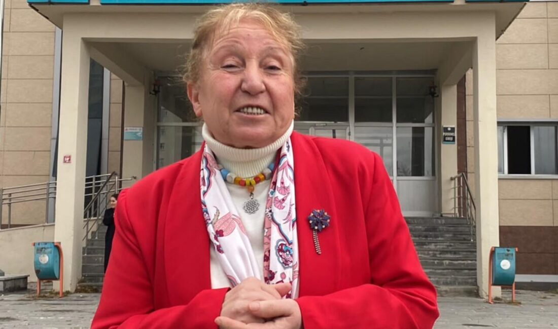 Kars'ta yaşayan 71 yaşındaki Ayşen Arda İşçi, 69 yaşında onur