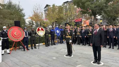   Van’da 29 Ekim Cumhuriyet Bayramı’nın 103’üncü yıl dönümü dolayısıyla