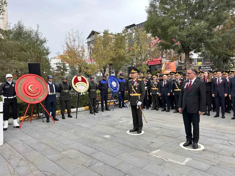   Van’da 29 Ekim Cumhuriyet Bayramı’nın 103’üncü yıl dönümü dolayısıyla