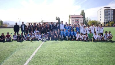 Ağrı’nın Taşlıçay ilçesi  Stadı’nda düzenlenen Yıldız Erkekler Futbol Turnuvası Cumhuriyet