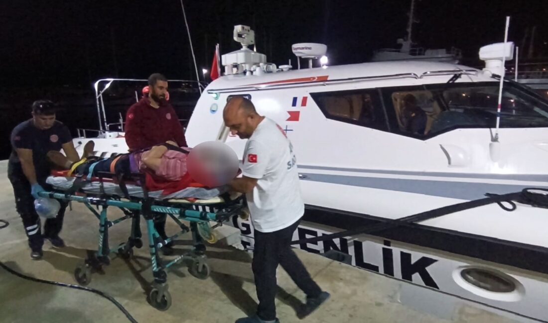 Antalya’nın Kaş ilçesi açıklarında seyreden bir ticari gemide yaralanan mürettebat,