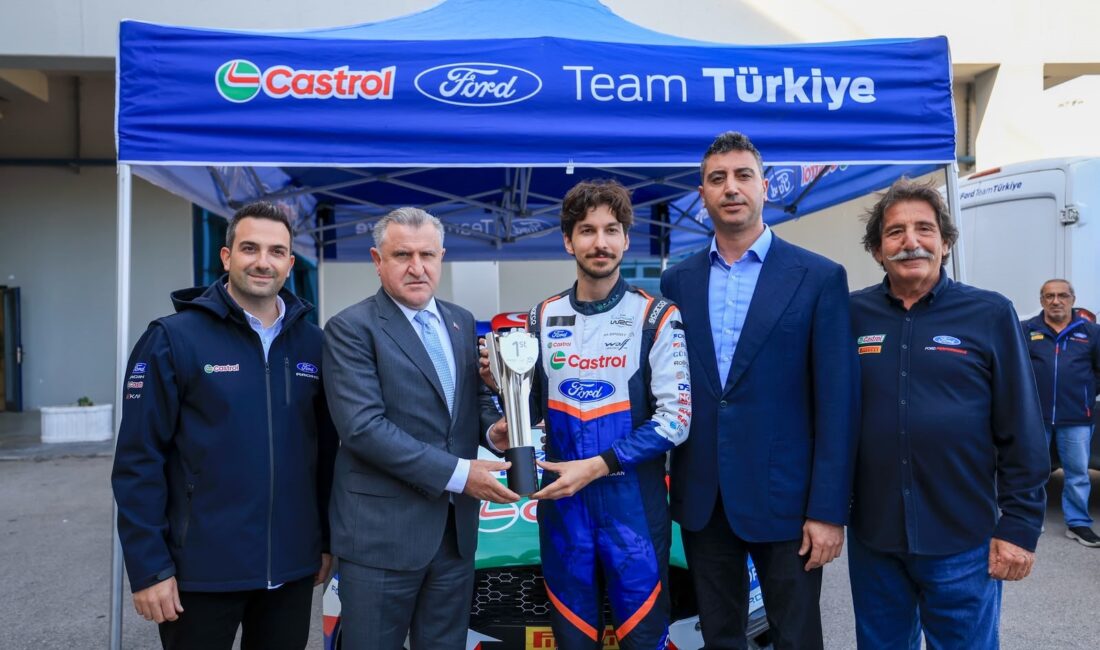 Gençlik ve Spor Bakanı Osman Aşkın Bak, 5 senelik aranın