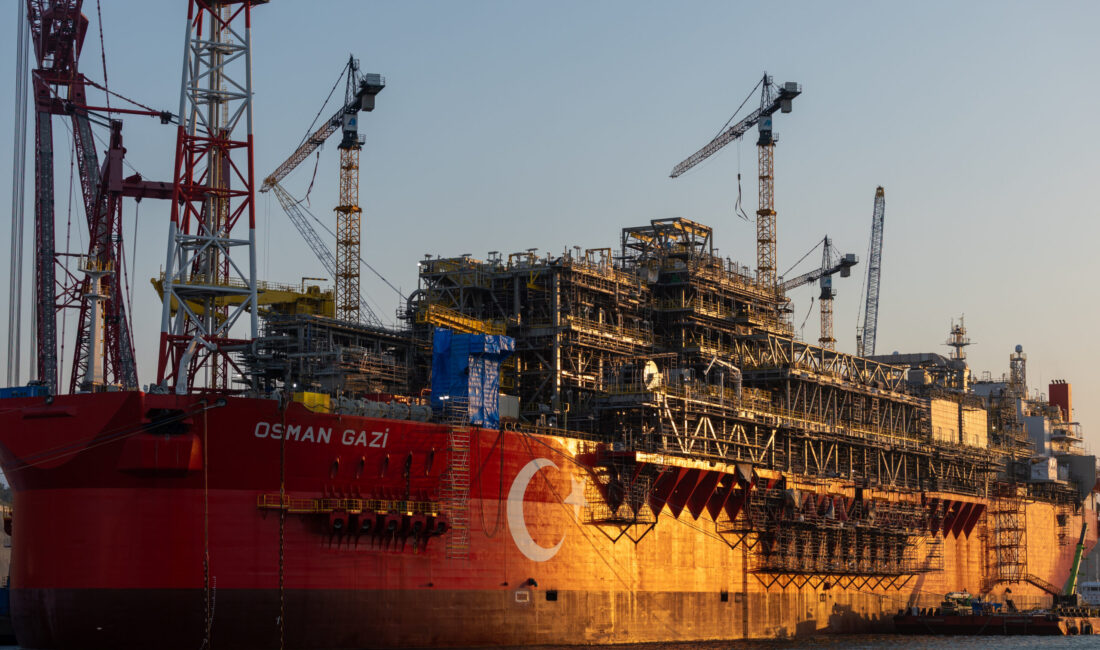 Türkiye’nin ilk yüzer üretim platformu niteliğini taşıyan Osman Gazi, Karadeniz