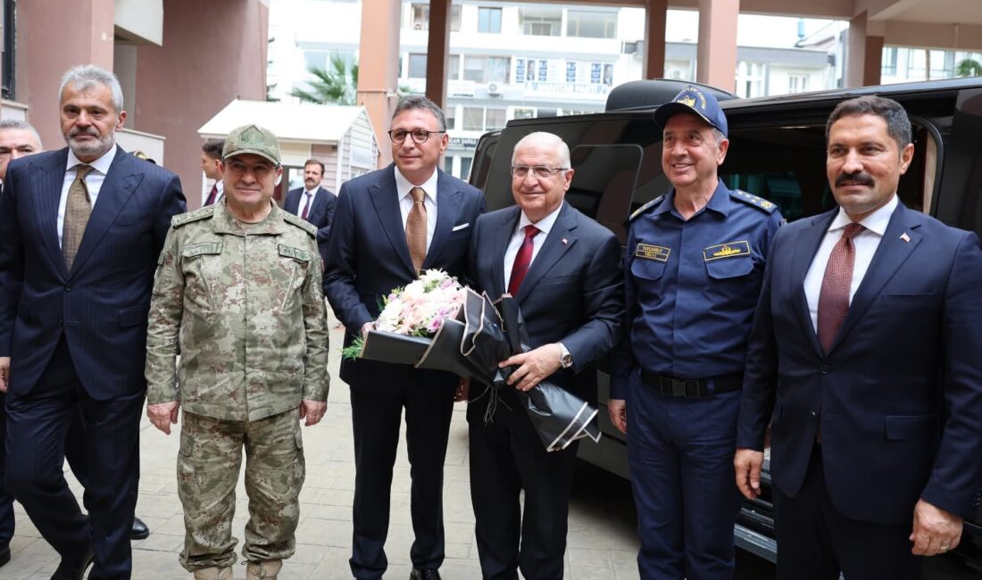Milli Savunma Bakanı Yaşar Güler, 2’nci Amfibi Deniz Piyade Tugay