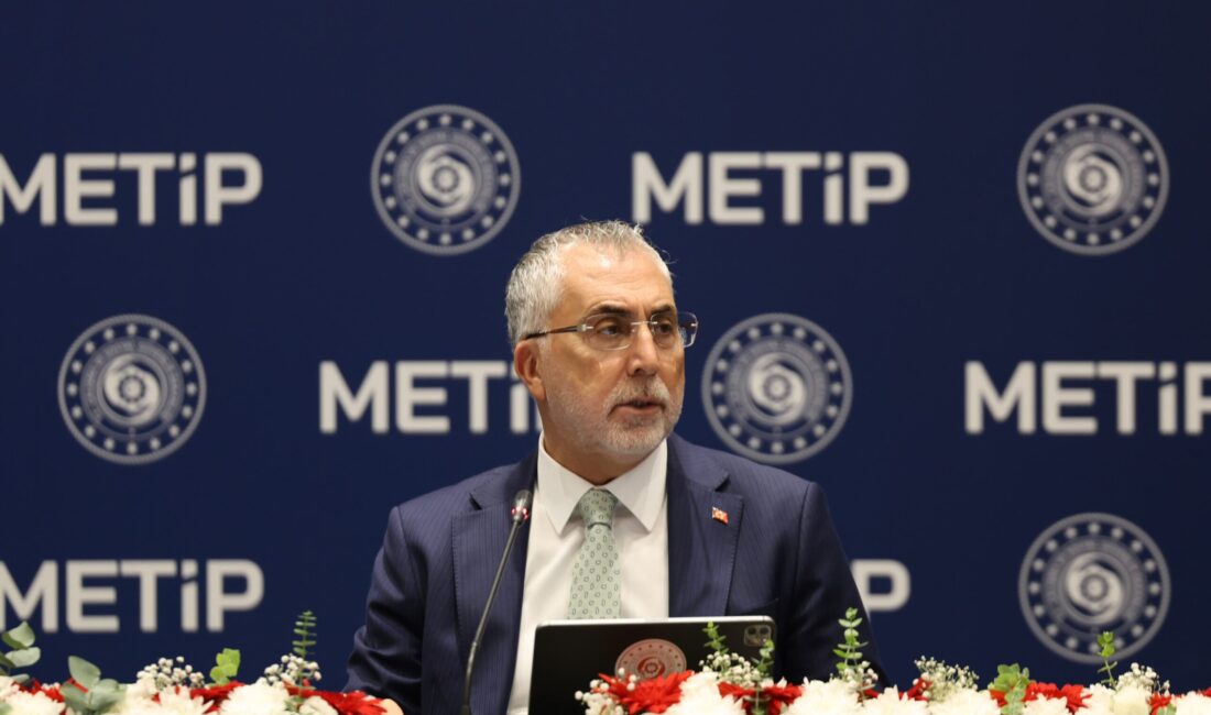 Çalışma ve Sosyal Güvenlik Bakanı Vedat Işıkhan, başkentte toplanan Mevsimlik