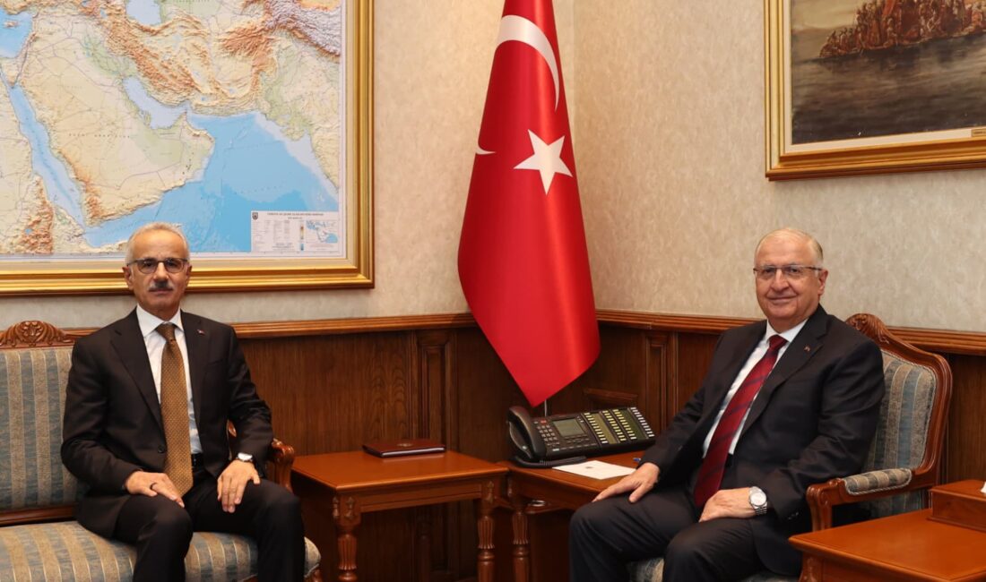 Ulaştırma ve Altyapı Bakanı Abdulkadir Uraloğlu, Milli Savunma Bakanı Yaşar