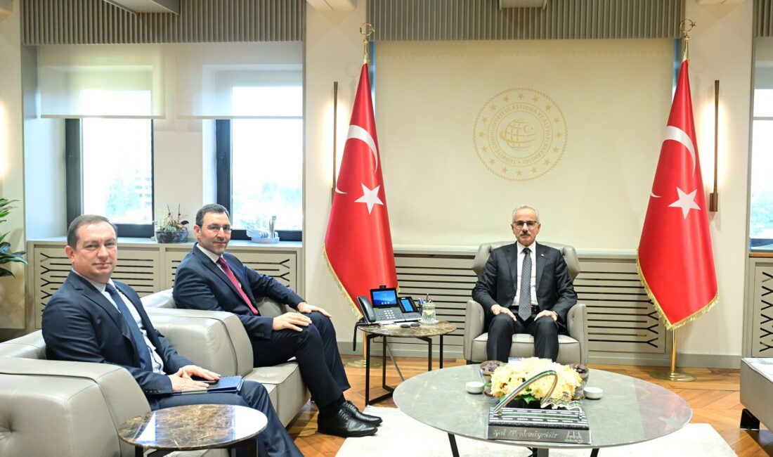 Ulaştırma ve Altyapı Bakanı Abdulkadir Uraloğlu, ROKETSAN Genel Müdürü Murat