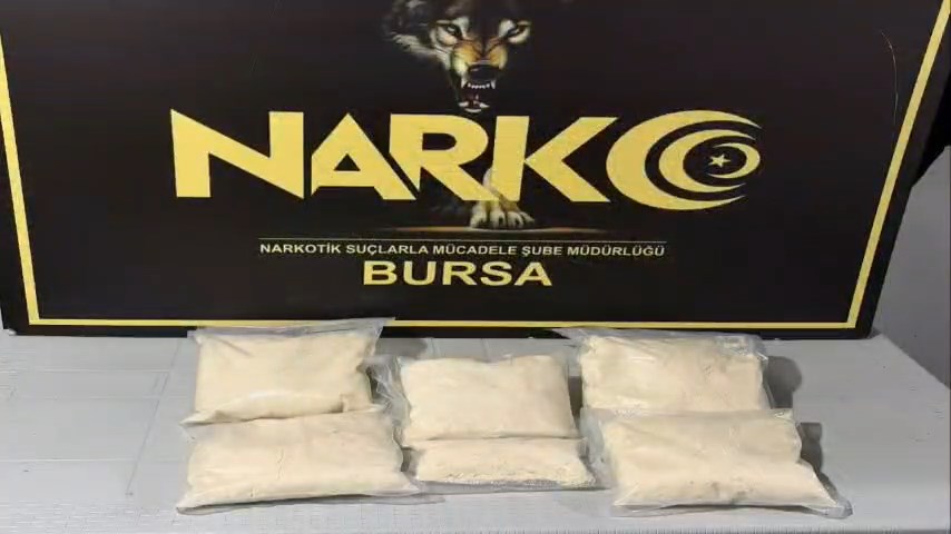 Bursa ve İstanbul’da gerçekleştirilen eş zamanlı uyuşturucu operasyonunda yüklü miktarda