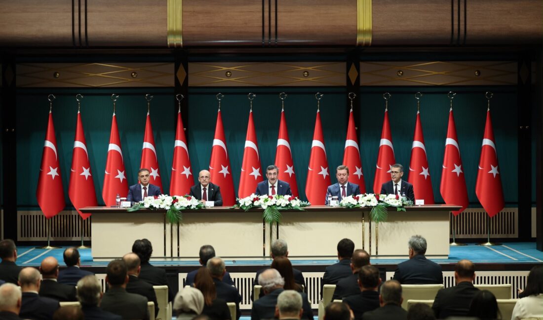 Cumhurbaşkanı Yardımcısı Cevdet Yılmaz, Cumhurbaşkanlığı Külliyesi’nde düzenlenen ‘2027 Yılı Merkezi