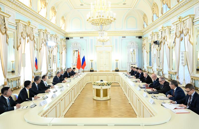 Çin Başbakanı Li Qiang, Rusya temasları kapsamında St. Petersburg kentinde