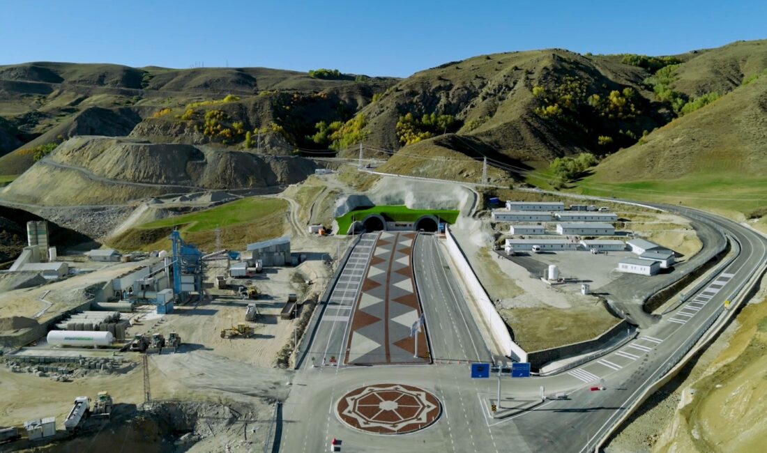 Ulaştırma ve Altyapı Bakanı Abdulkadir Uraloğlu, Erzurum-Rize Yolu üzerinde yapımı