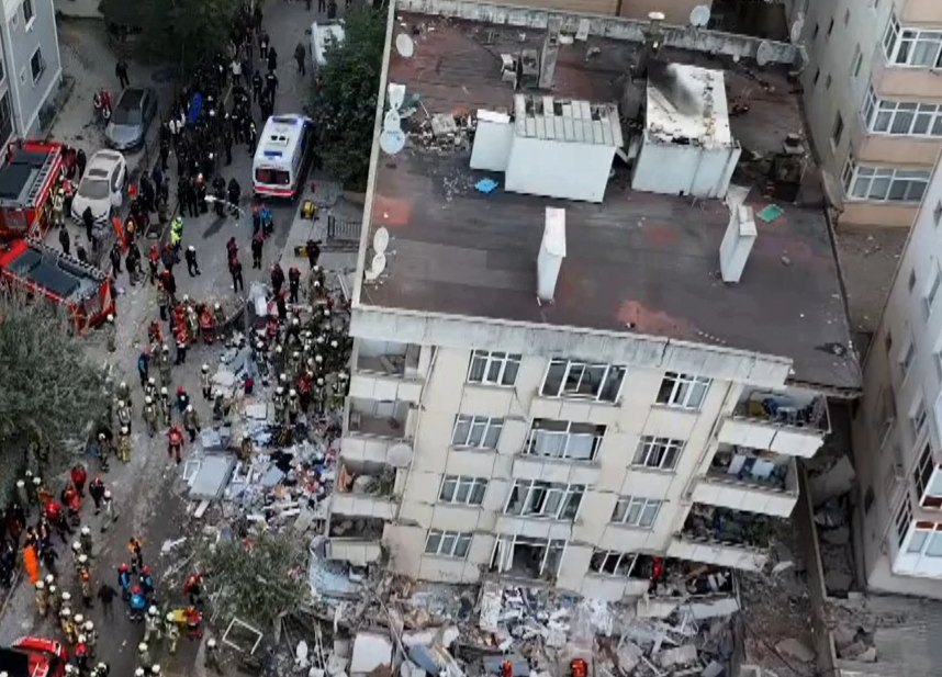 İstanbul’un Maltepe ilçesi Cevizli Mahallesi’nde meydana gelen bina çökmesi sonrasında