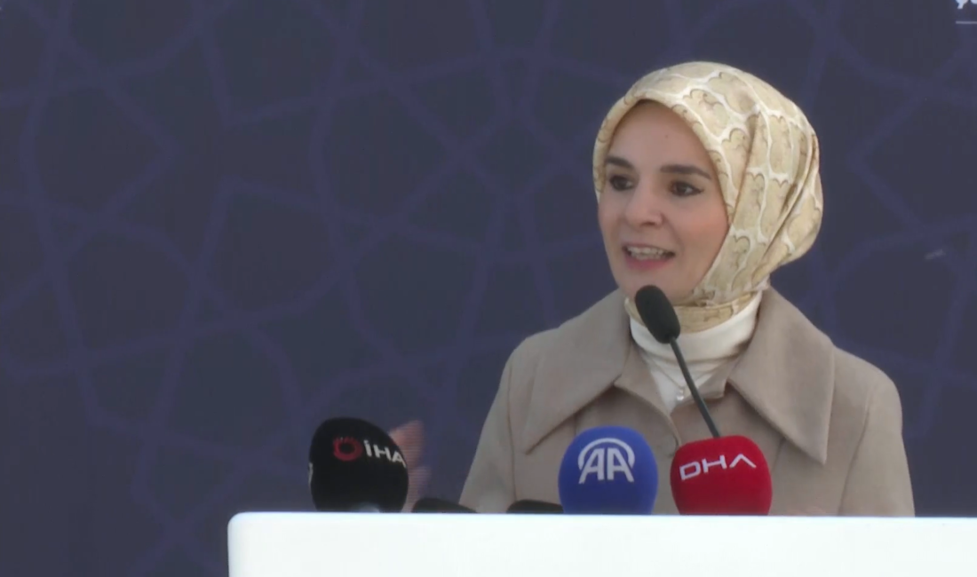 Açılış töreninde konuşan Aile ve Sosyal Hizmetler Bakanı Mahinur Özdemir
