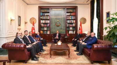 Kızılçam Platformu temsilcilerinden oluşan heyet, Ankara Valisi Yakup Canbolat’ı makamında