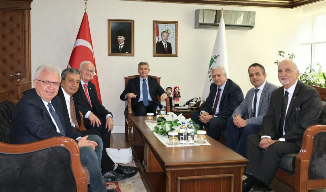 Artvin Valisi Dr. Turan Ergün, sağlık ve sivil toplum alanında