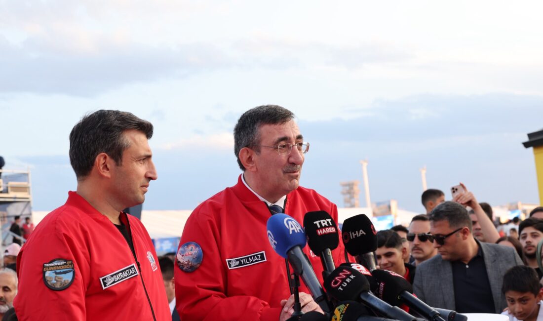 Şanlıurfa’da düzenlenen TEKNOFEST Güneydoğu organizasyonunun kapanış merasimine katılan Cumhurbaşkanı Yardımcısı