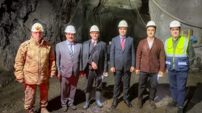 Hakkari Valisi İbrahim Taşyapan, kentte faaliyet gösteren Ölmez Madencilik işletmesine