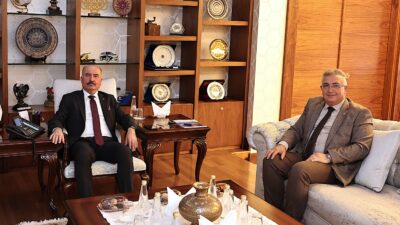 Oğuzlar Belediye Başkanı Mustafa Cebeci, Çorum Valisi Ali Çalgan’ı makamında
