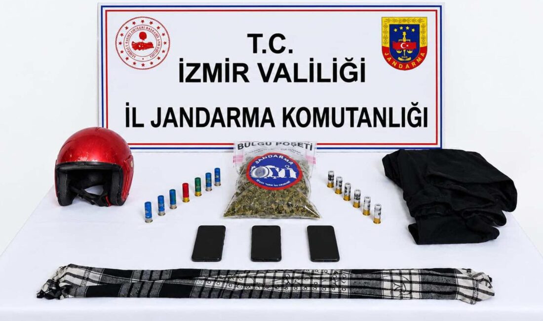 İzmir’in Ödemiş ilçesinde, husumet besledikleri M.M.’ye ait iki araca av