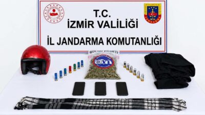 İzmir’in Ödemiş ilçesinde, husumet besledikleri M.M.’ye ait iki araca av