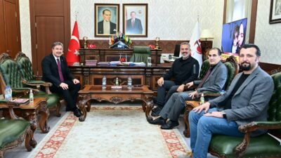 Program sunucusu ve müzik sanatçısı Turgay Başyayla; Vali Yardımcısı Akın