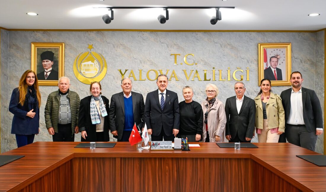 Yalova Valisi Dr. Ahmet Hamdi Usta, kentte yürütülen sivil toplum