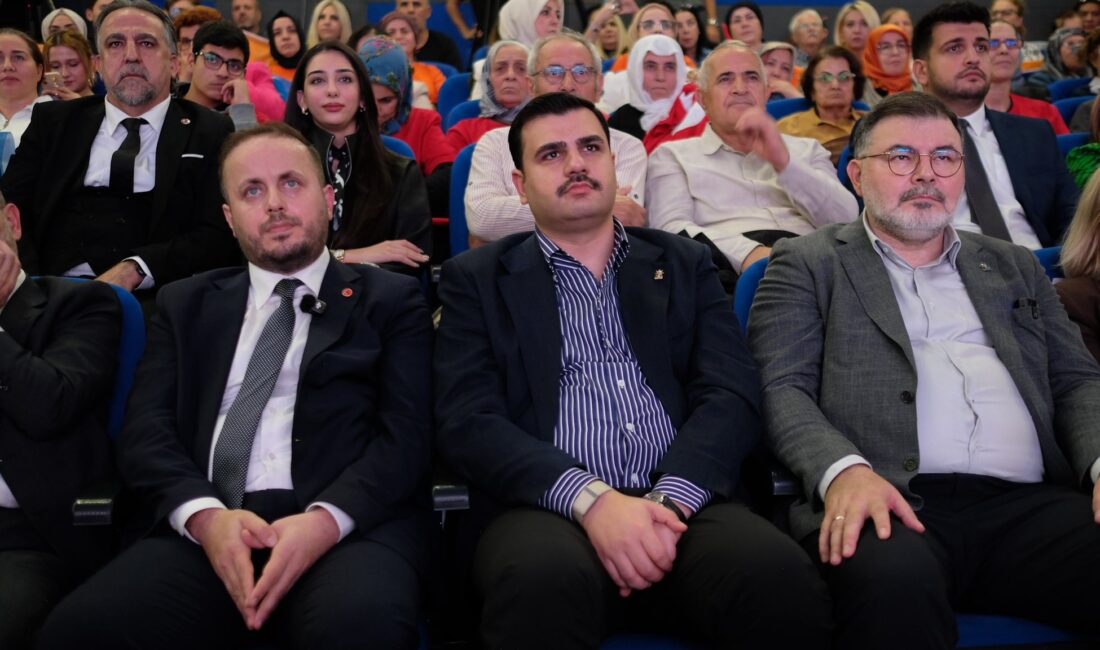 AK Parti Genel Sekreteri ve İzmir Milletvekili Eyyüp Kadir İnan,
