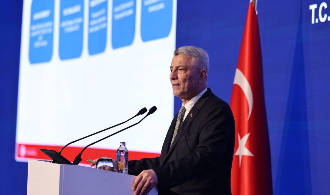 Ticaret Bakanı Ömer Bolat, Çelik İhracatçıları Birliği (ÇİB) koordinasyonunda düzenlenen