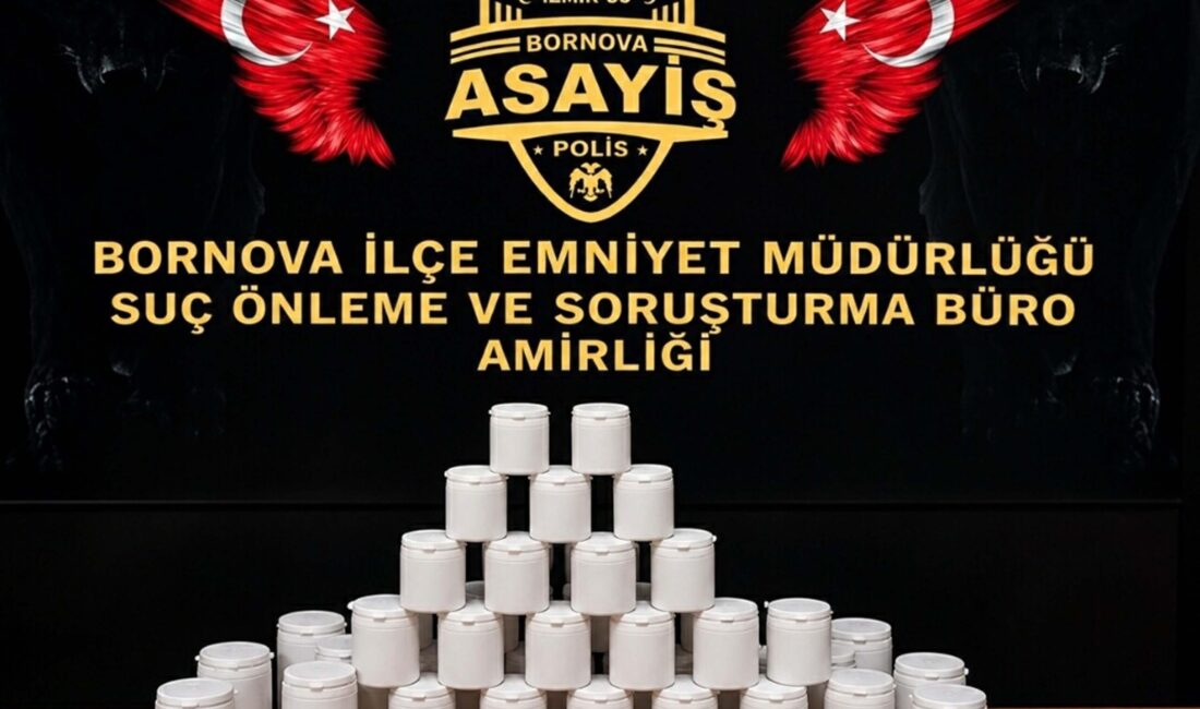 İzmir’in Bornova ilçesinde emniyet güçlerinin bir adrese düzenlediği operasyonda 2