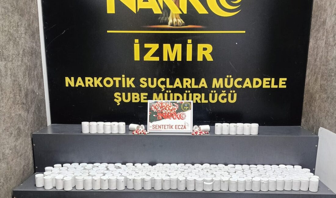 İzmir’in Torbalı ilçesinde gerçekleştirilen operasyonda toprağa gömülü halde 17 bin