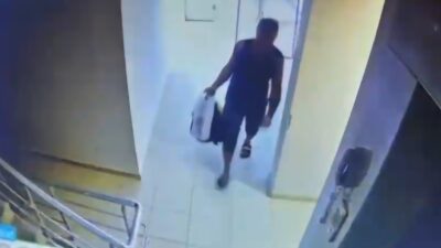 Hatay’ın Antakya ilçesinde bitişikteki terzi dükkanının duvarını delerek girdikleri kuyumcudaki