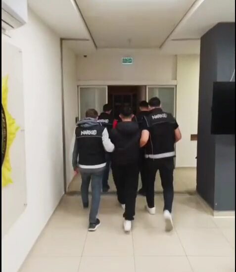 Manisa’da güvenlik güçleri tarafından gerçekleştirilen narkotik operasyonunda binlerce sentetik ecza
