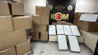İzmir Cumhuriyet Başsavcılığı koordinesinde Kaçakçılık Suçlarıyla Mücadele Şube Müdürlüğü ekipleri,