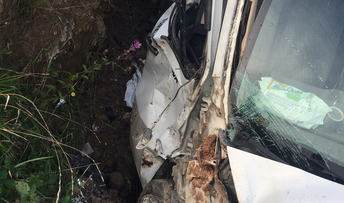 Ordu’nun Ünye ilçesinde sabah saatlerinde meydana gelen trafik kazasında, virajı